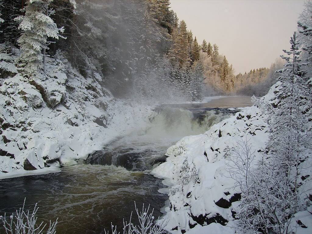 Водопад Кивач в морозный день. Эпетровская, CC BY-SA 4.0 https://creativecommons.org/licenses/by-sa/4.0, via Wikimedia Commons