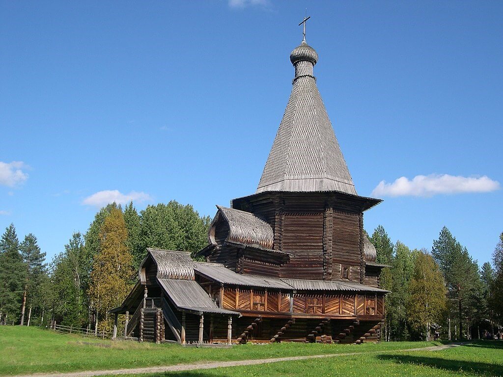 Малые Корелы. LFrensen, CC BY-SA 4.0 https://creativecommons.org/licenses/by-sa/4.0, via Wikimedia Commons