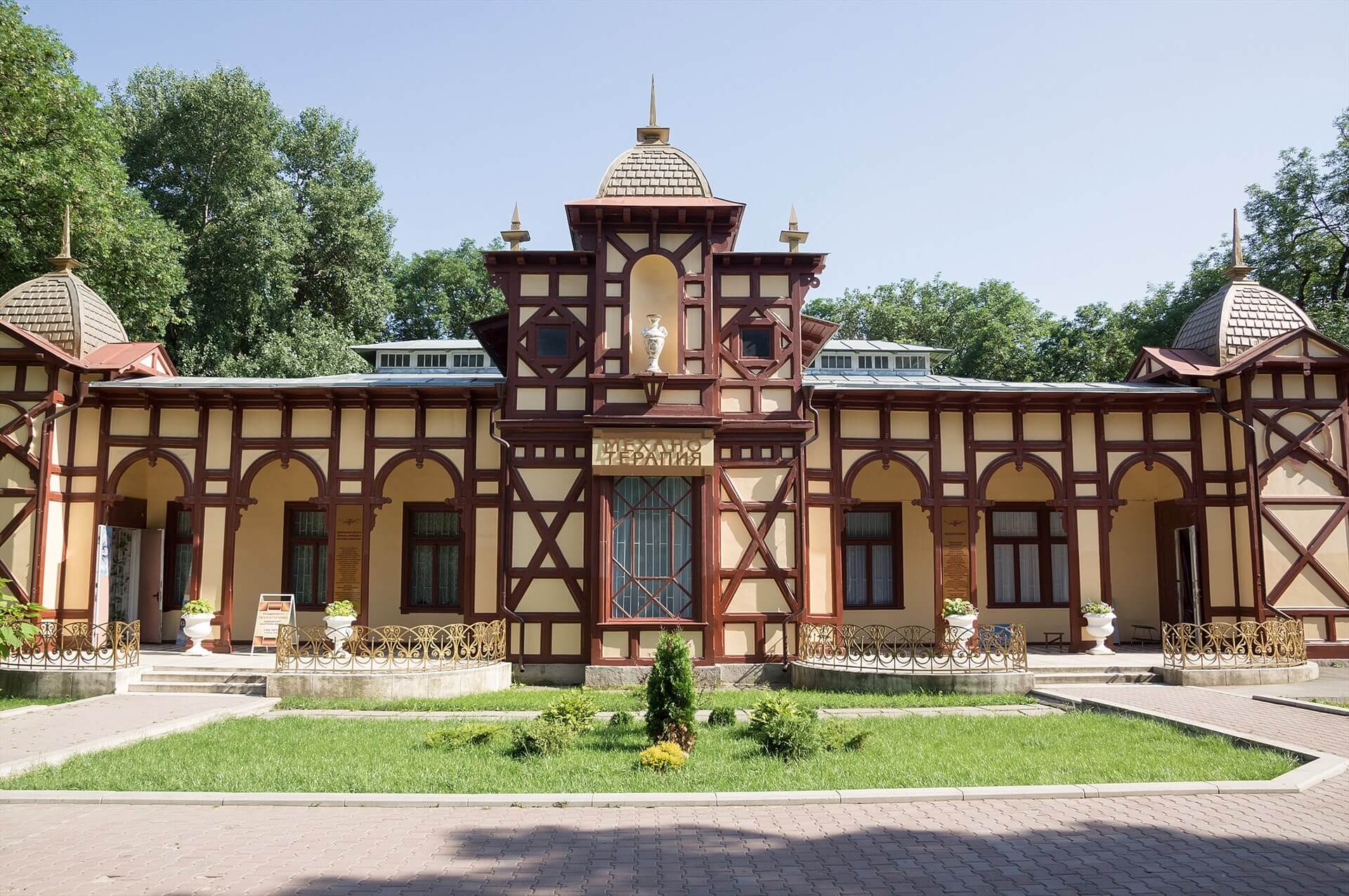 Фото: © Vyacheslav Argenberg, CC BY 4.0 https://creativecommons.org/licenses/by/4.0, via Wikimedia Commons