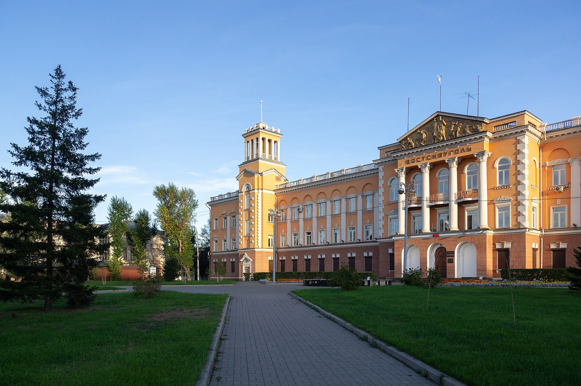 Фото: Vyacheslav Argenberg, CC BY-SA 4.0 https://creativecommons.org/licenses/by-sa/4.0, via Wikimedia Commons