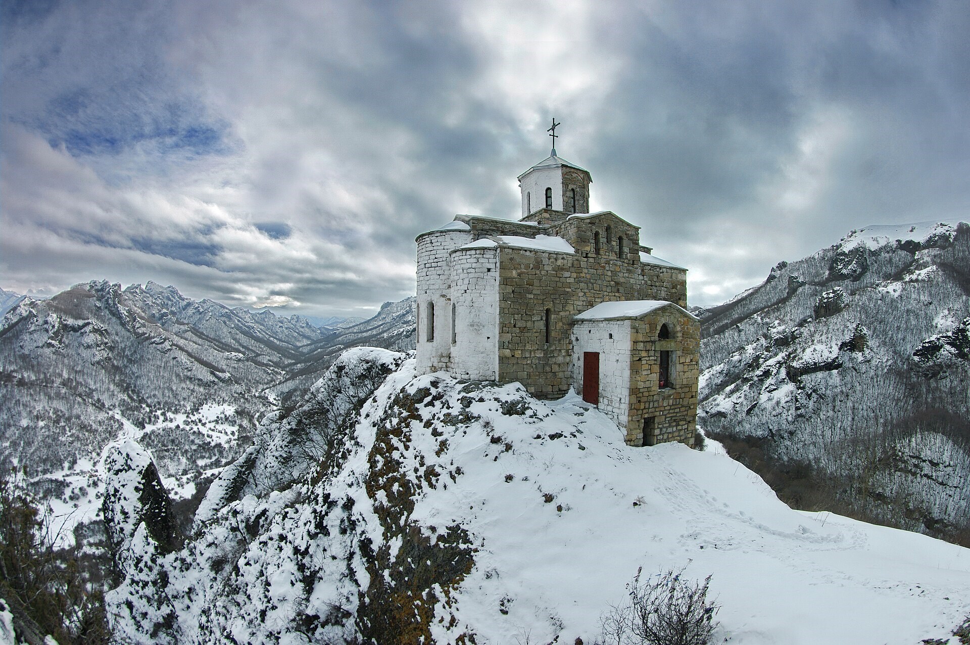 Фото: Arsen Alaberdov, CC BY 4.0 https://creativecommons.org/licenses/by/4.0, via Wikimedia Commons